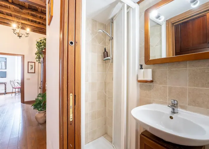 Apartment Domus Leopardo, Typical Trastevere Flat In Center *