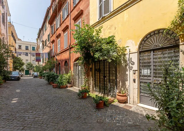 Domus Leopardo, Typical Trastevere Flat In Center * Rom