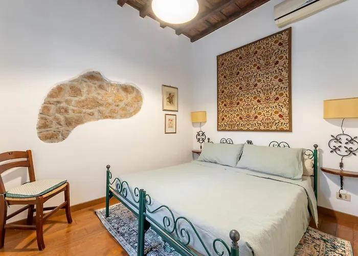 Domus Leopardo, Typical Trastevere Flat In Center * Rom